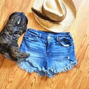 Frayed jean shorts